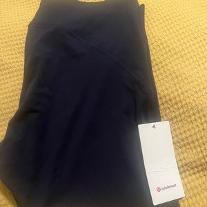 Lululemon size 20 NWT navy blue leggings